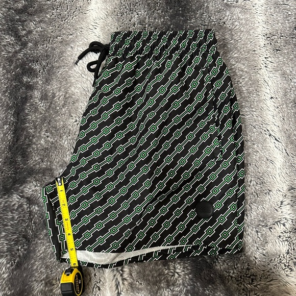 TOPMAN Geometric Pattern Swim Shorts - Picture 2 of 5